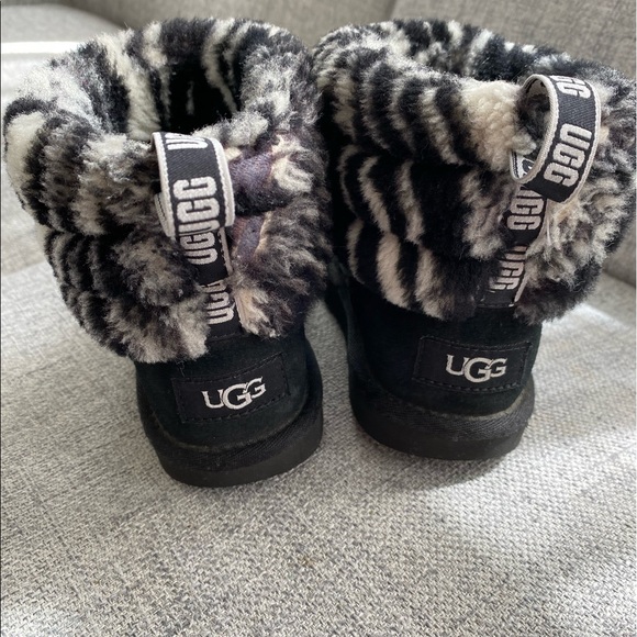 Uggs Fluff Mini Zebra Ugg Winter Boot in black and white size 12 - Picture 2 of 12